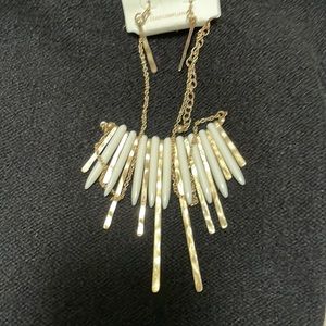 Pomina necklace and earrings